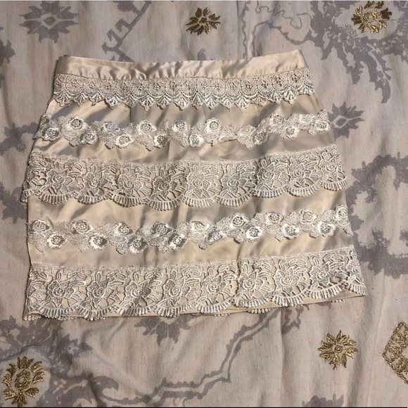 Lace overlay skirt - Picture 1 of 2